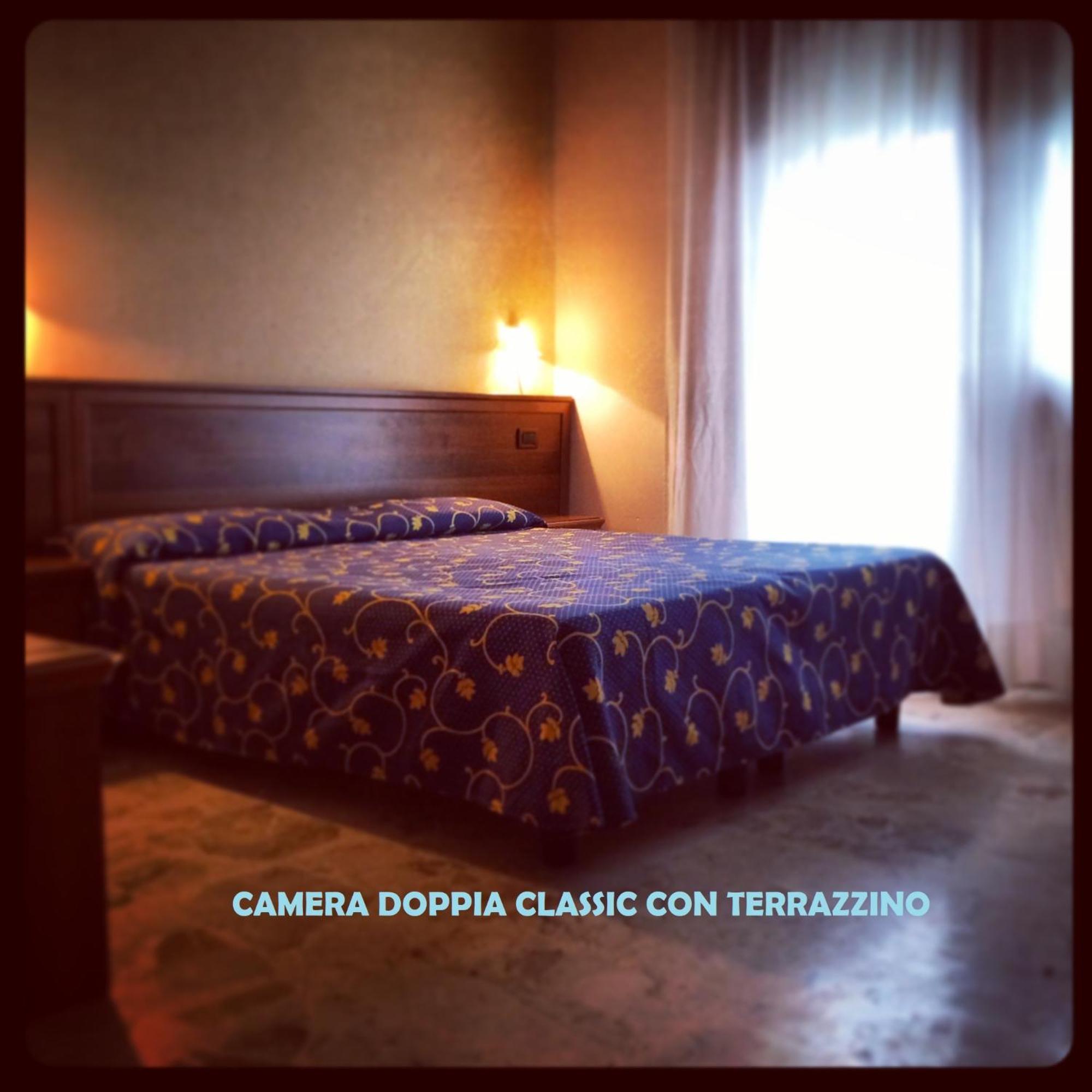 Hotel Miramare Chioggia Sottomarina Con Piscina エクステリア 写真